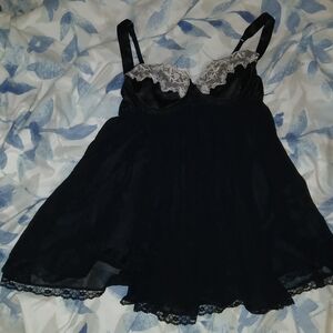 Chic Black Lace Chemise
